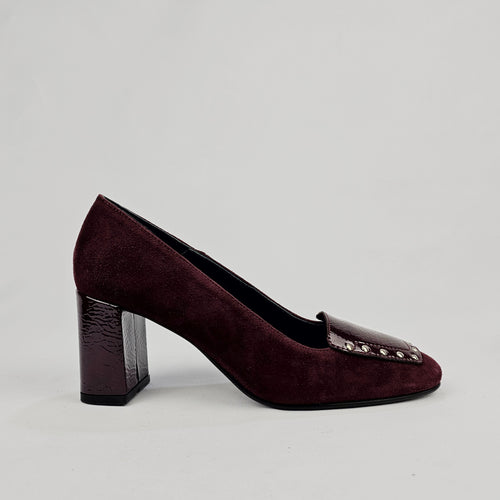 Décolleté Bordeaux Donna in Pelle Camoscio e Vernice con Borchiette