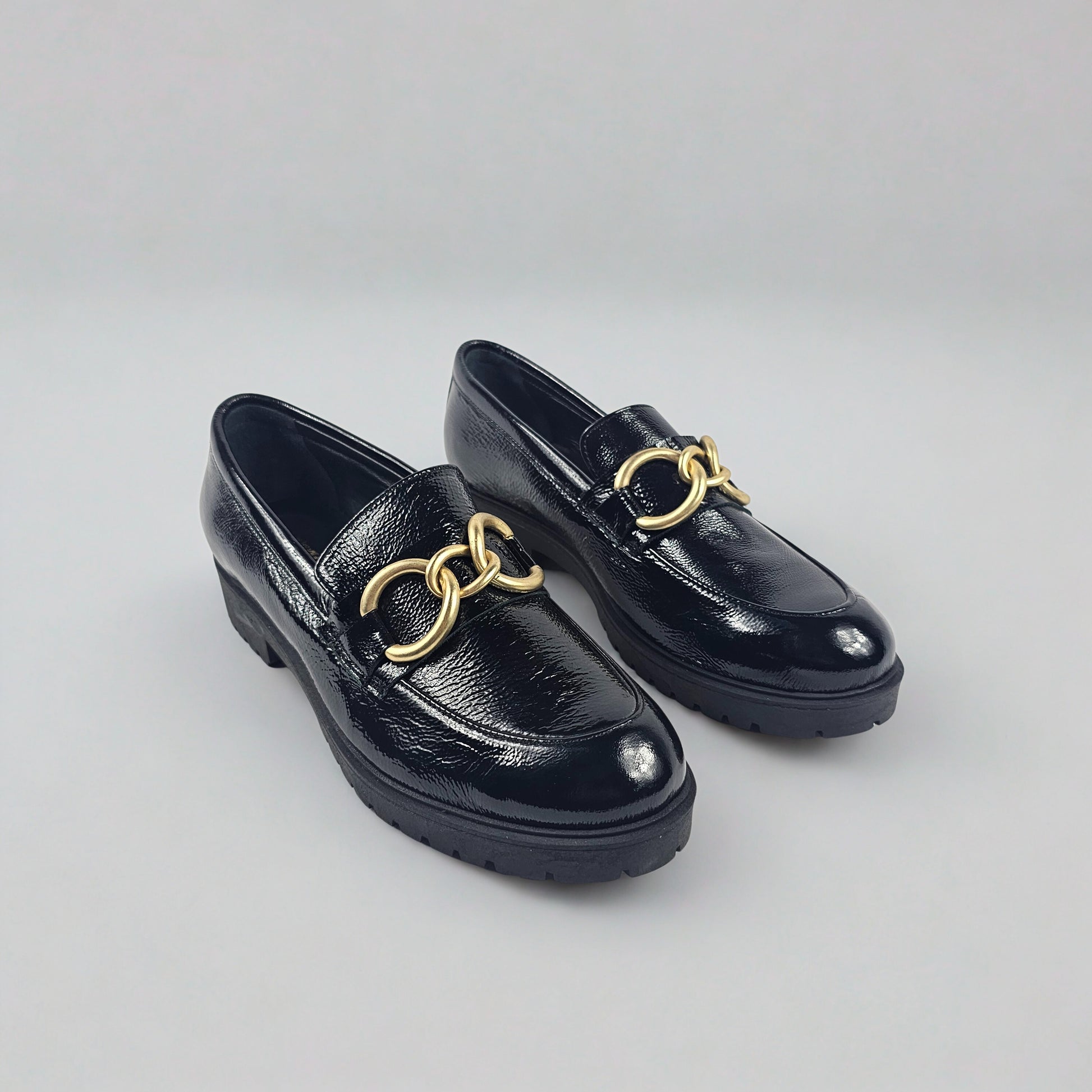 Mocassini Donna in Vera Pelle Vernice Nera con catena oro