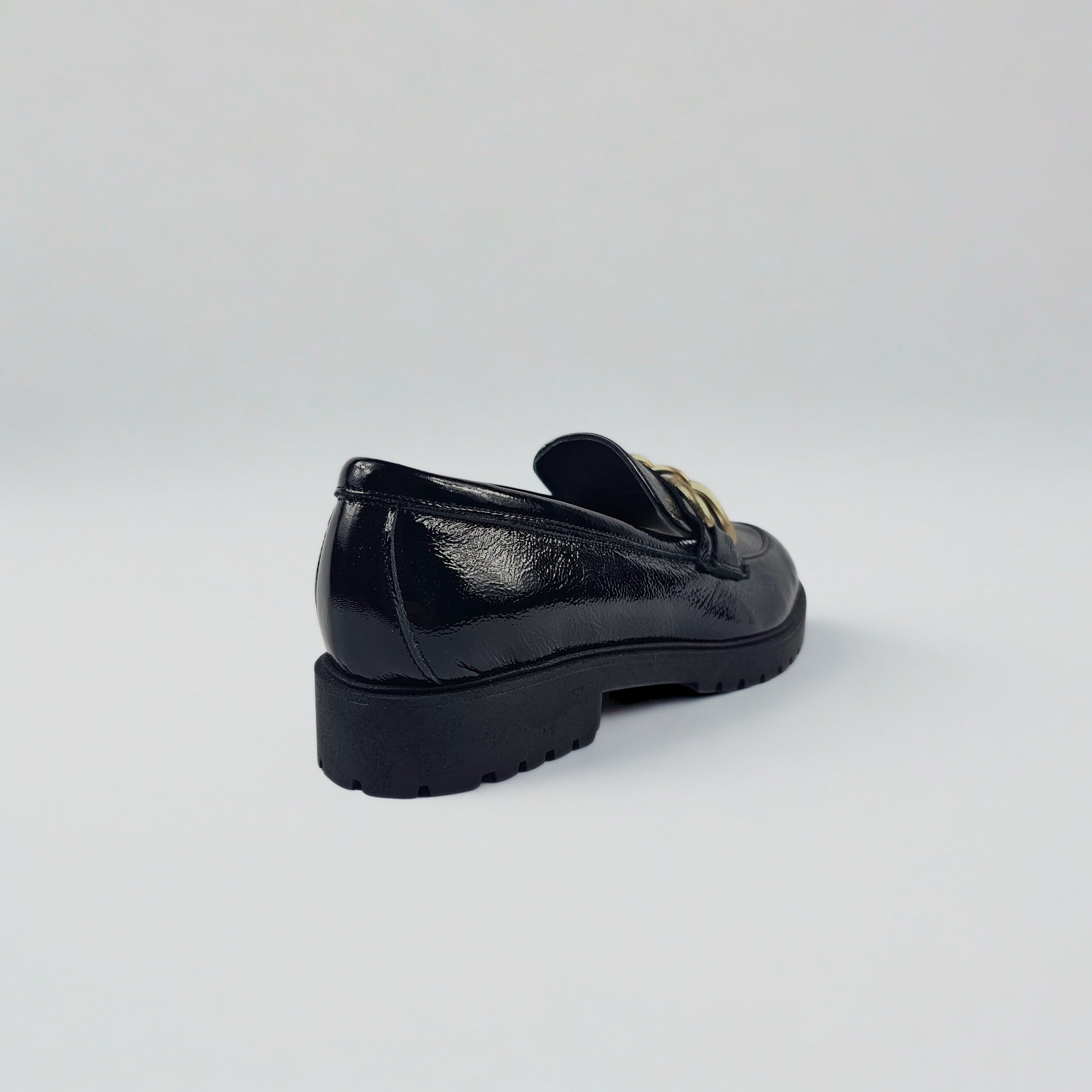 Mocassini Donna in Vera Pelle Vernice Nera con catena oro