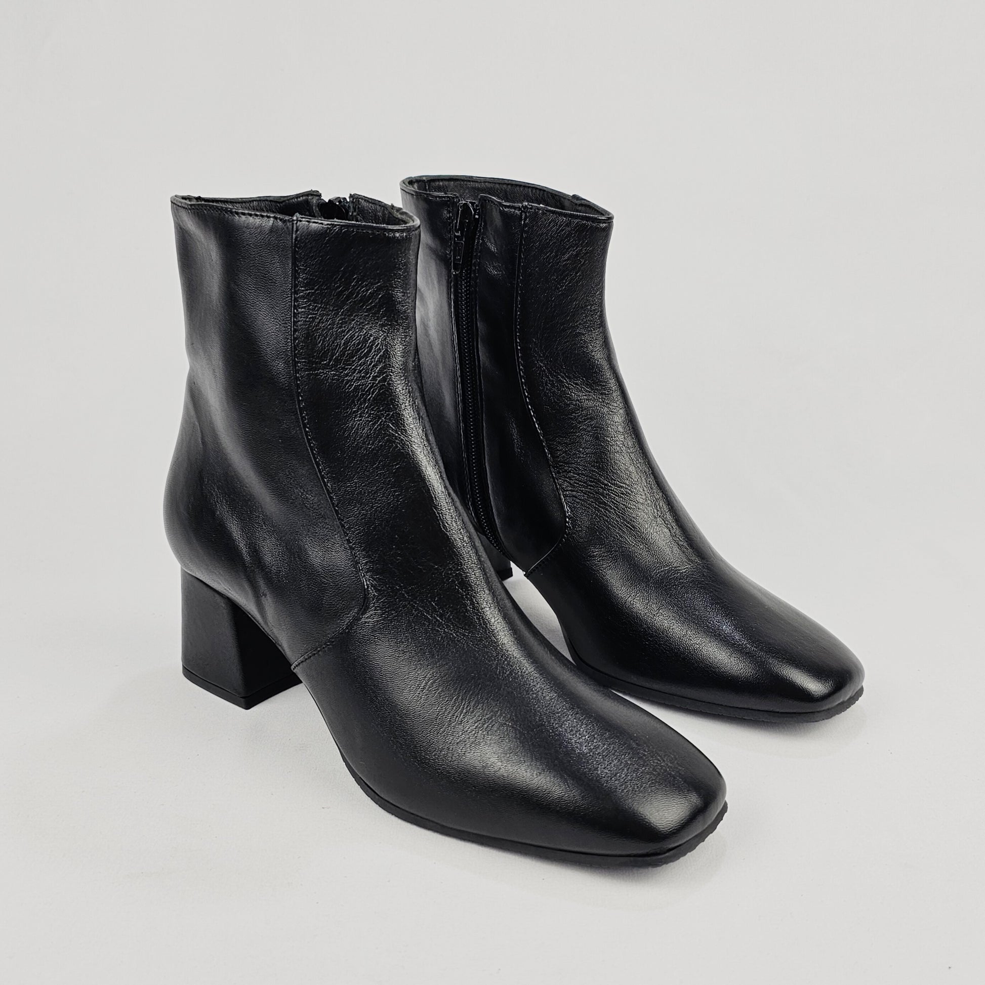 Stivaletto Donna in vera pelle nera con punta quadrata