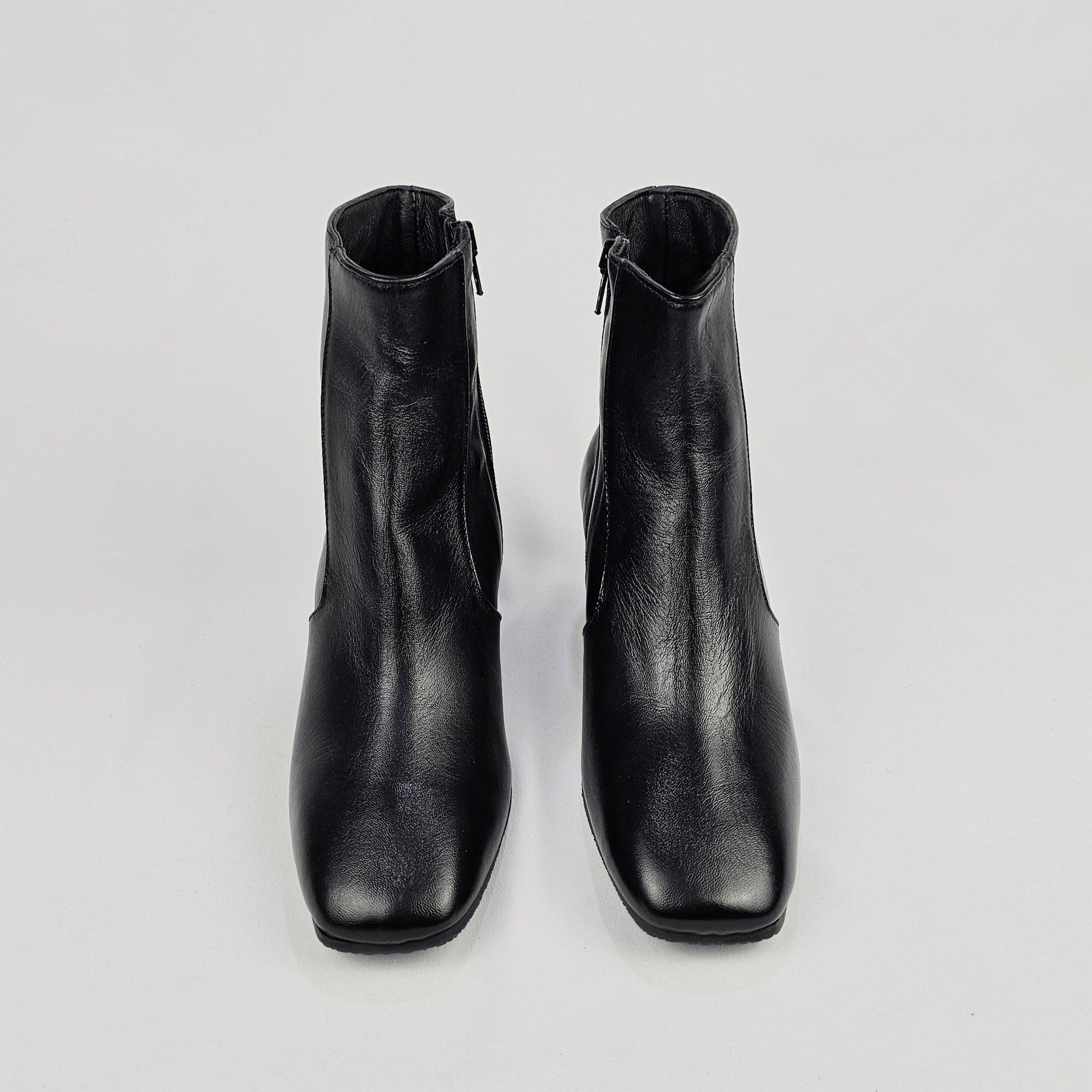 Stivaletto Donna in vera pelle nera con punta quadrata