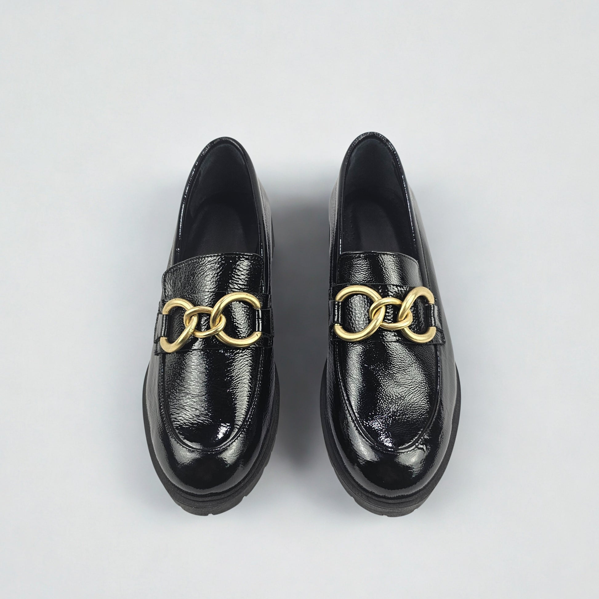 Mocassini Donna in Vera Pelle Vernice Nera con catena oro